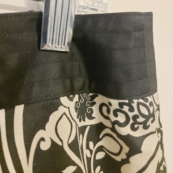 Ann Taylor | Cream Mixed Floral Printed A-Line Skirt (Size 6) - Picture 3 of 11